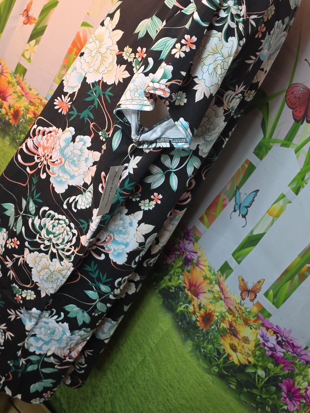 Miss Elaine Black Floral V-Neck Short Sleeve Robe Or House Coat In XL & Small - Picture 6 of 8